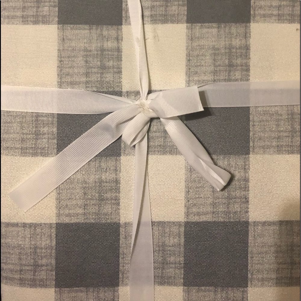 Laura Ashley Grey &White Checkered Buffalo Plaid Tablecloth